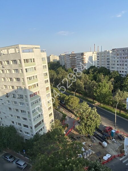 Dristor, Bd. Camil Ressu, la 2 minute metrou Dristor, bloc 1970, renovat.