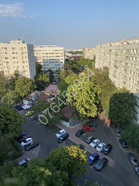 Dristor, Bd. Camil Ressu, la 2 minute metrou Dristor, bloc 1970, renovat.